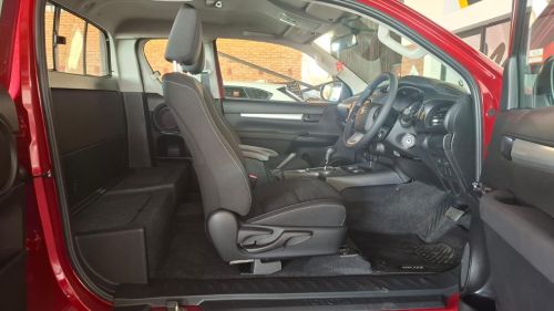 2025 TOYOTA HILUX 2.4GD-6 RB RAIDER A/T